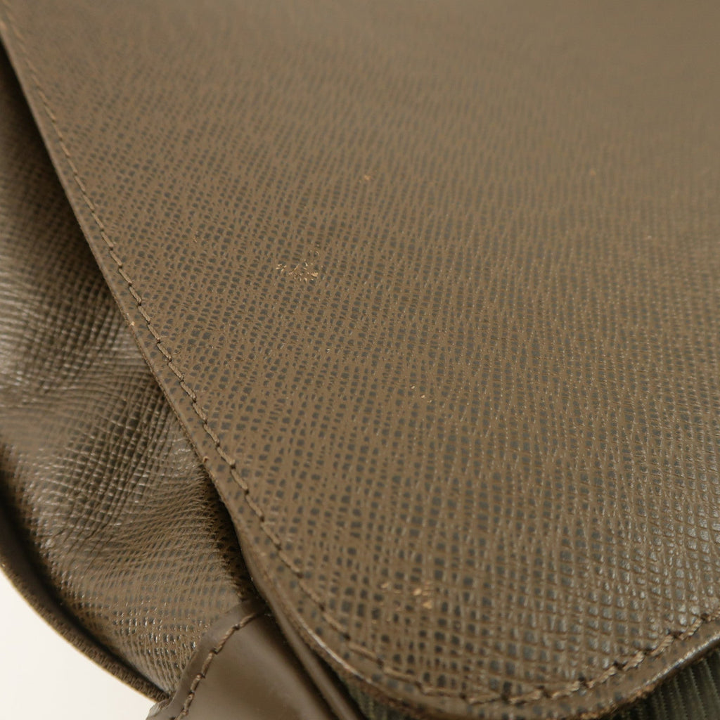 Louis Vuitton Viktor · Taiga Messenger