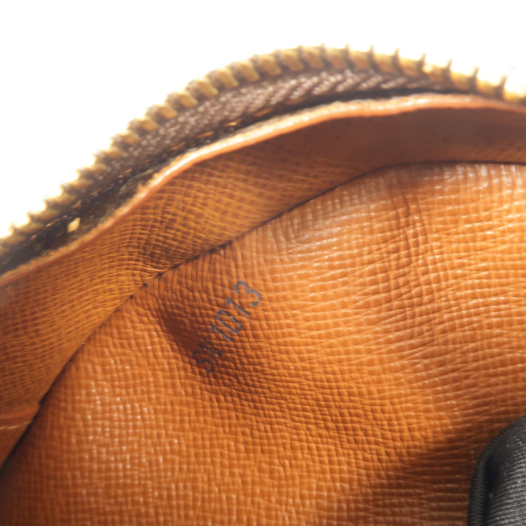 Louis Vuitton Blois · Monogram