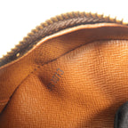 Louis Vuitton Blois · Monogram