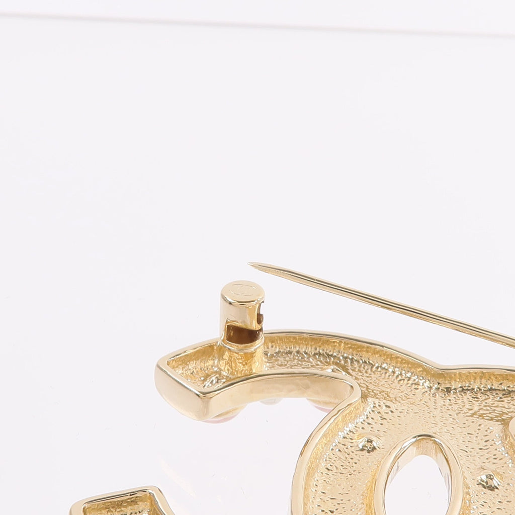 Chanel CC Brooch · Rose Gold