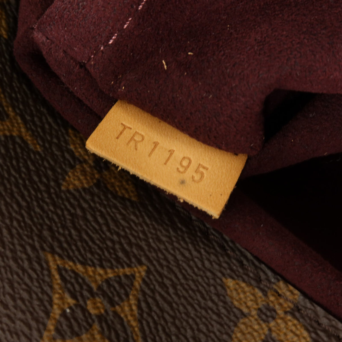 Louis Vuitton Montaigne MM · Monogram Canvas