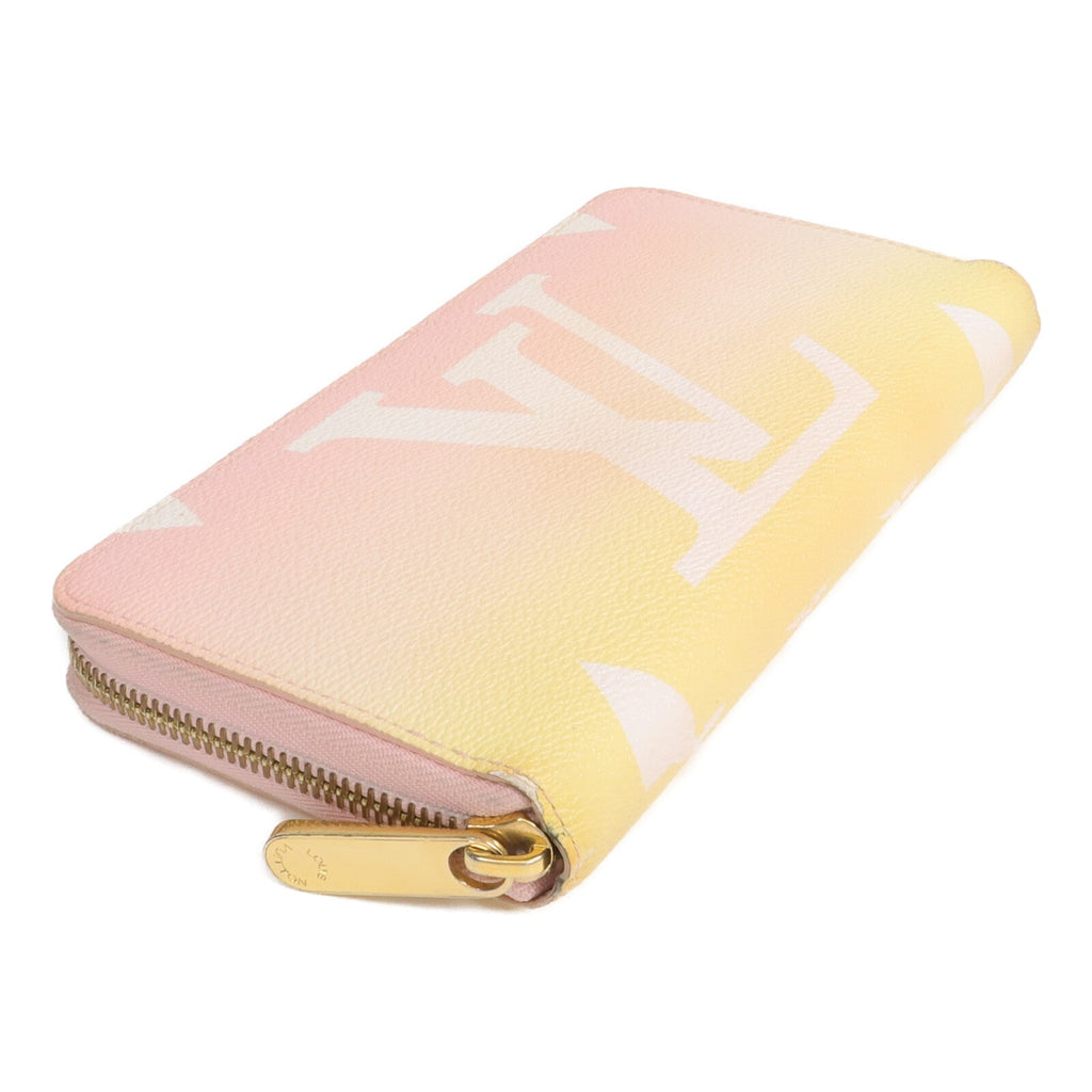 Louis Vuitton Zippy · By The Pool · Monogram