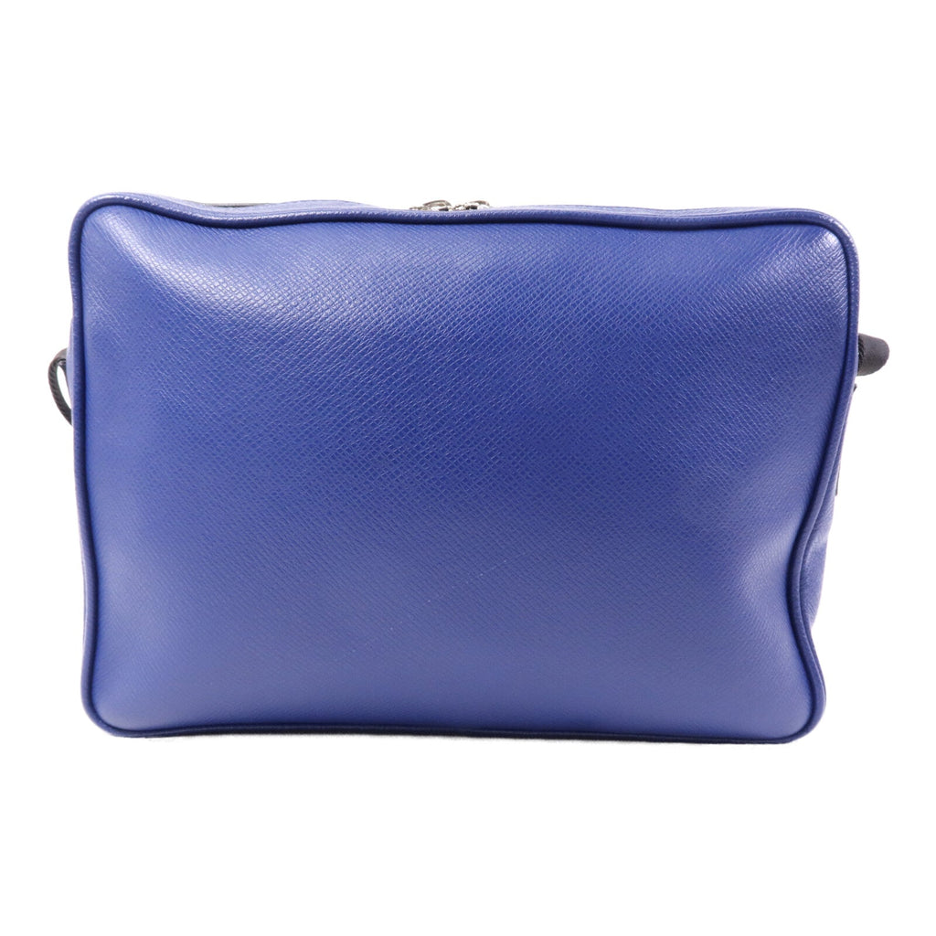 Louis Vuitton Outdoor Messenger PM · Taiga