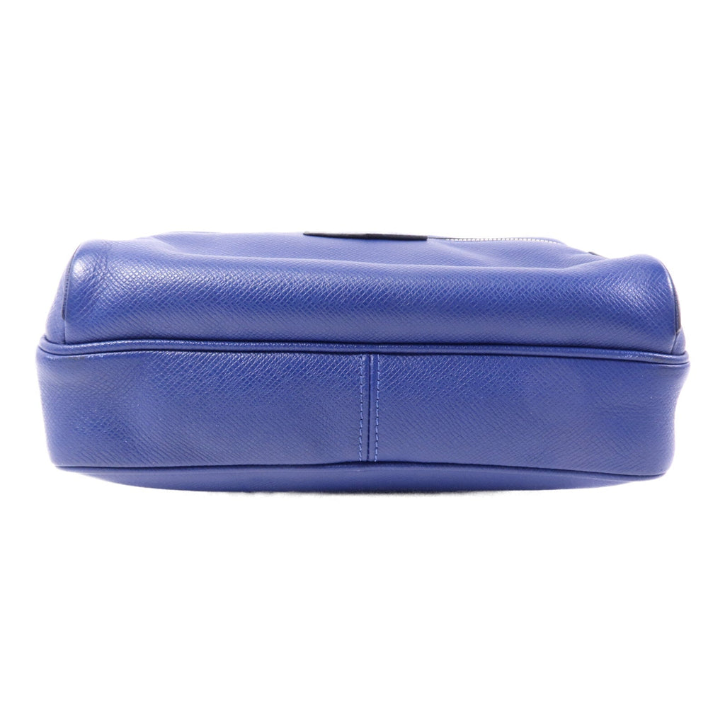 Louis Vuitton Outdoor Messenger PM · Taiga