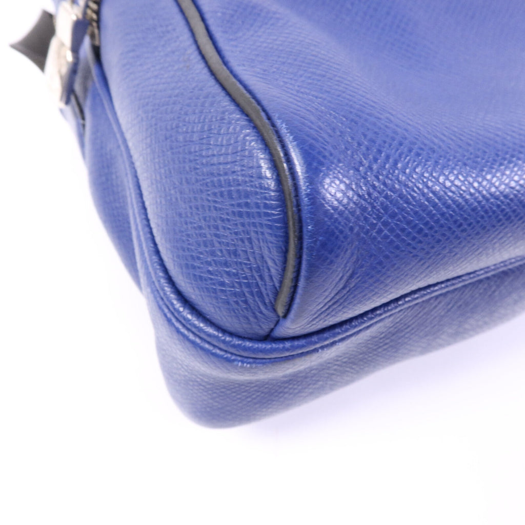 Louis Vuitton Outdoor Messenger PM · Taiga