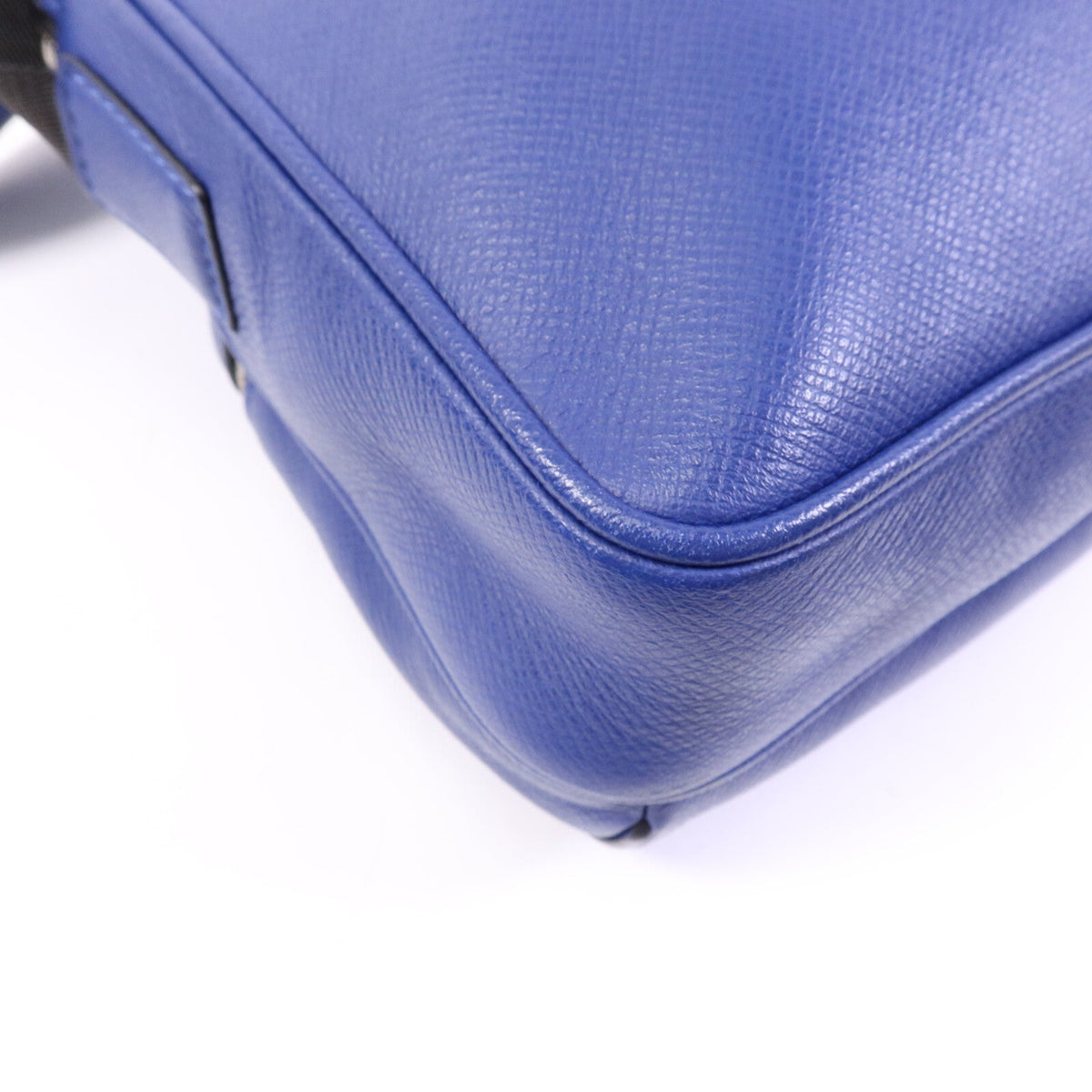 Louis Vuitton Outdoor Messenger PM · Taiga