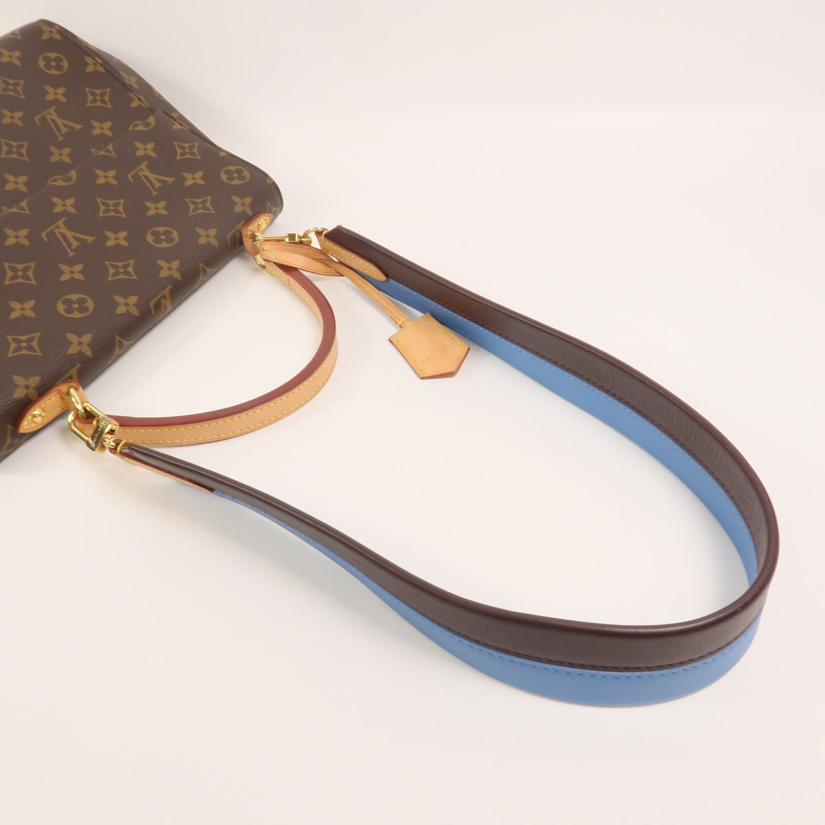 Louis Vuitton Cluny MM · Monogram