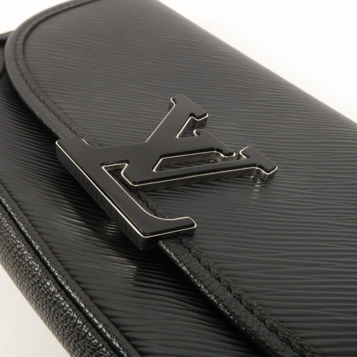 Louis Vuitton Buci · Epi Leather