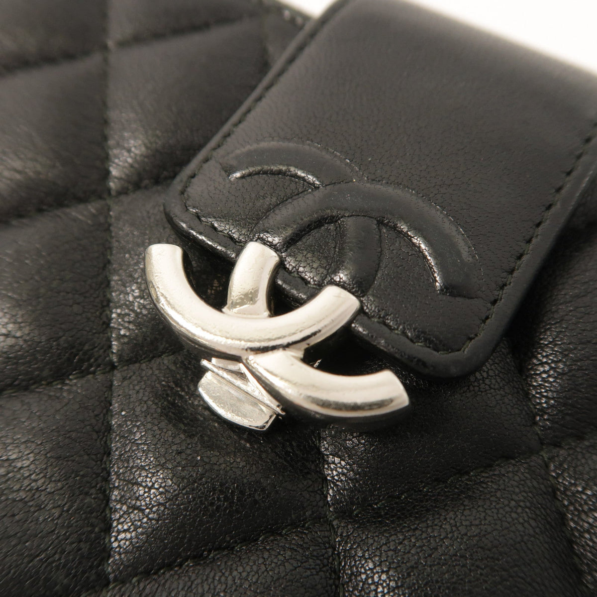 Chanel Chain Shoulder Bag · Lambskin