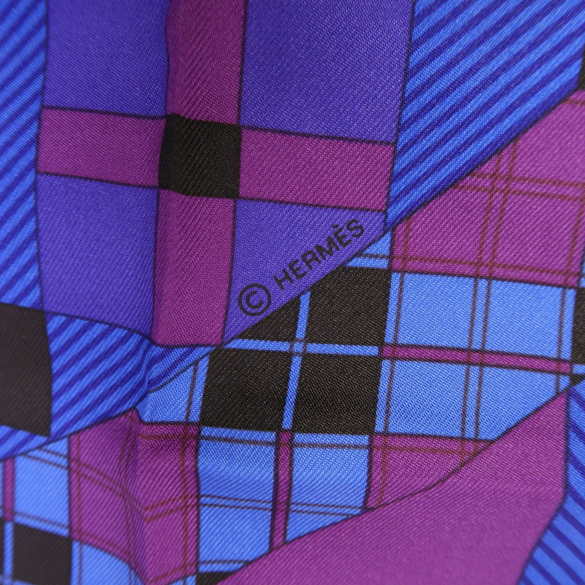 Hermès · Silk Carré 90