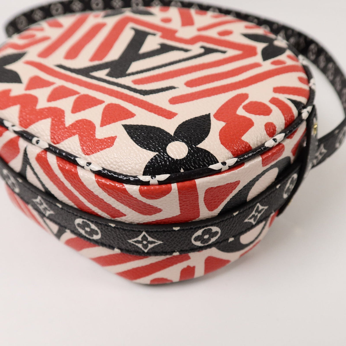 Louis Vuitton Boite Chapeau · Monogram Crafty