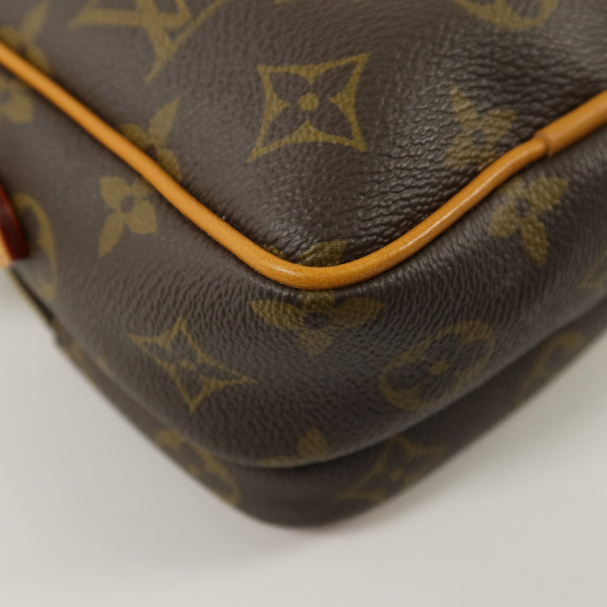Louis Vuitton Amazone · Monogram