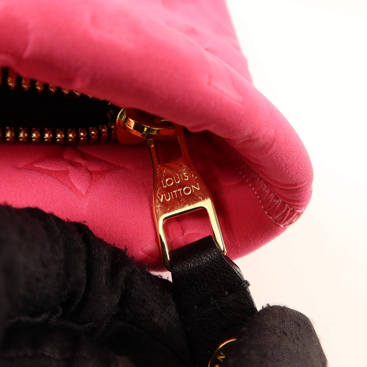 Louis Vuitton Pochette Scuba · Monogram