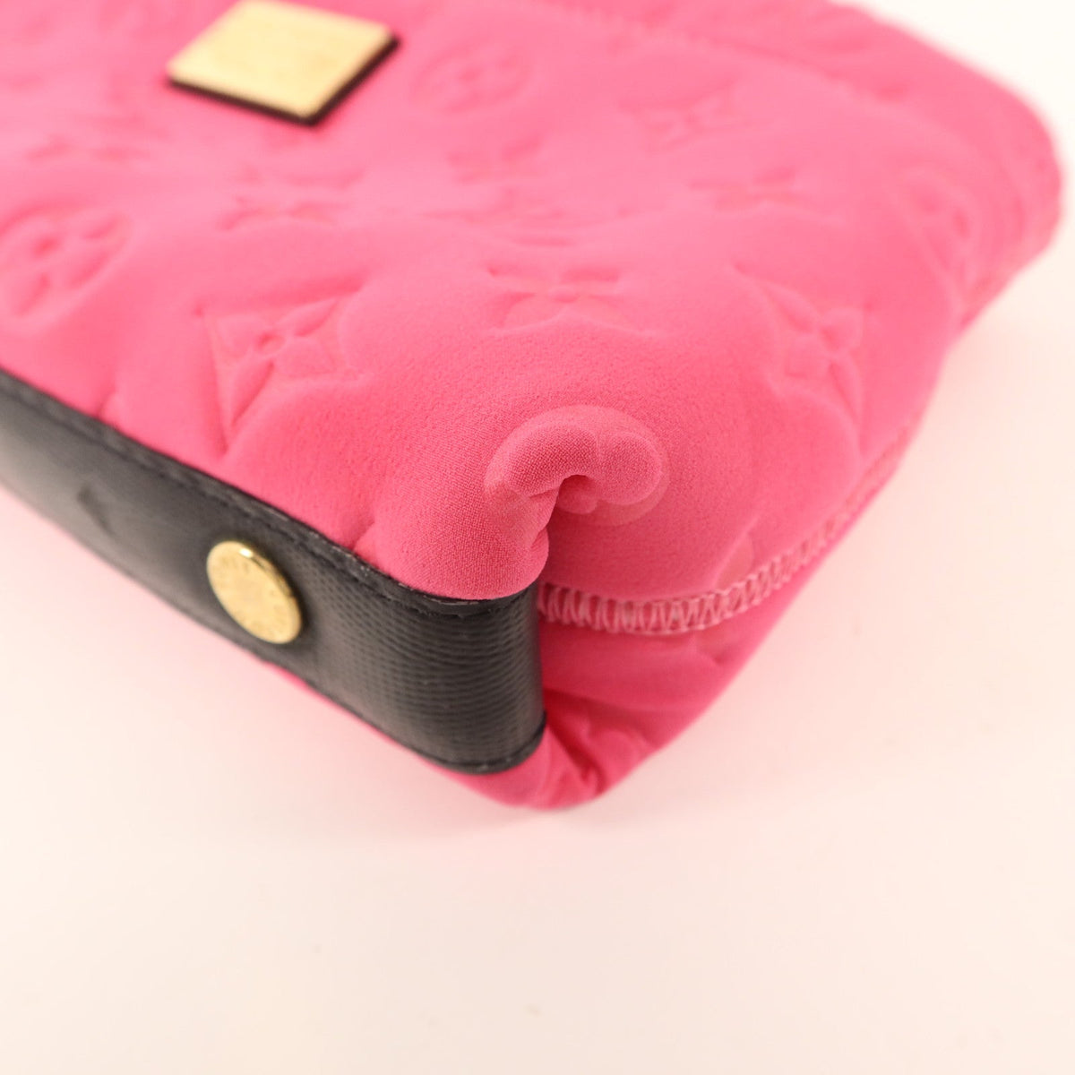 Louis Vuitton Pochette Scuba · Monogram