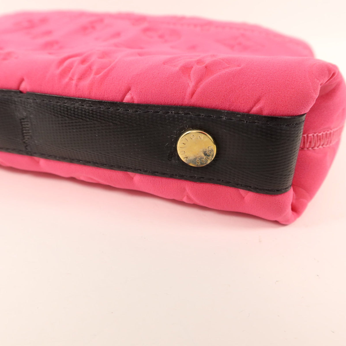 Louis Vuitton Pochette Scuba · Monogram