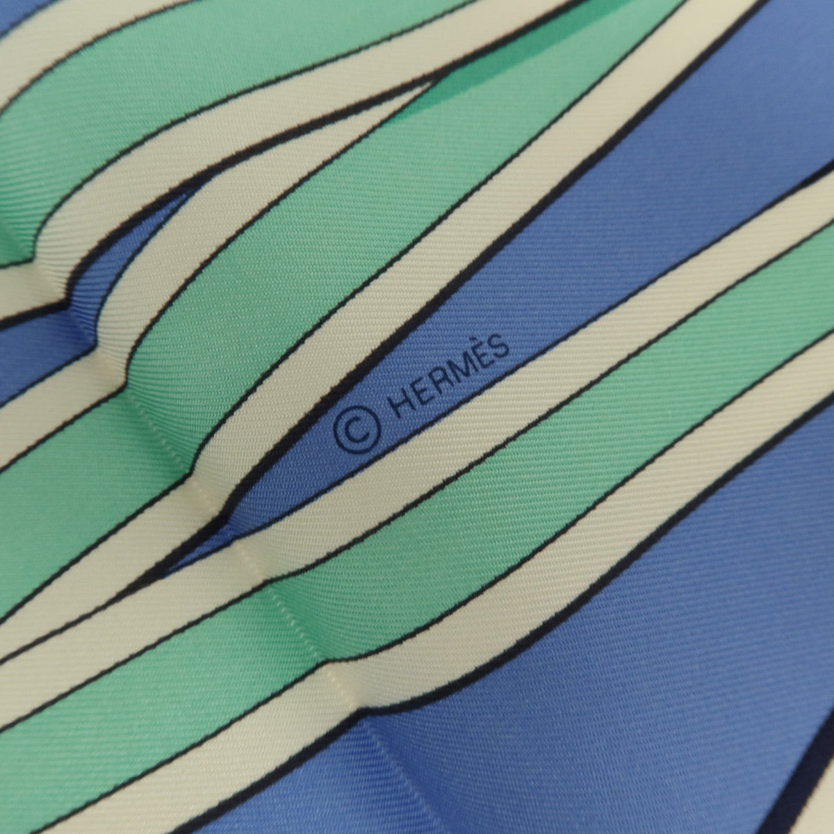 Hermès Silk Carré 90 · Multicolor