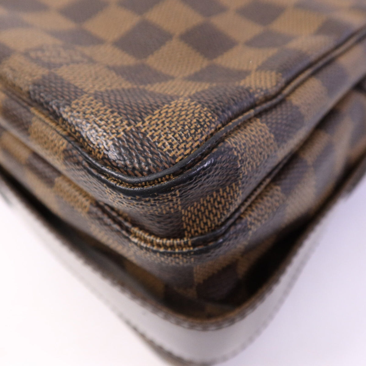 Louis Vuitton Naviglio · Damier · Messenger