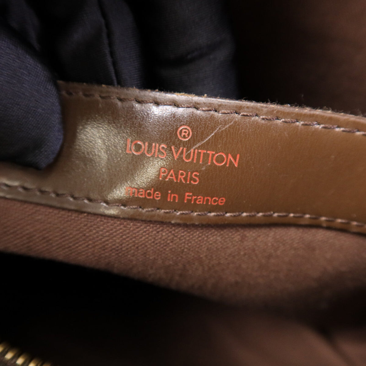 Louis Vuitton Naviglio · Damier · Messenger