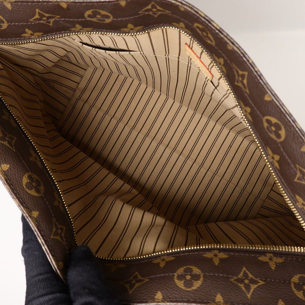 Louis Vuitton Mezzo · Monogram