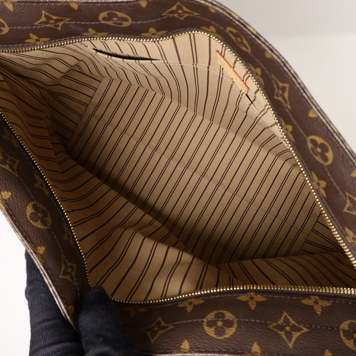 Louis Vuitton Mezzo · Monogram