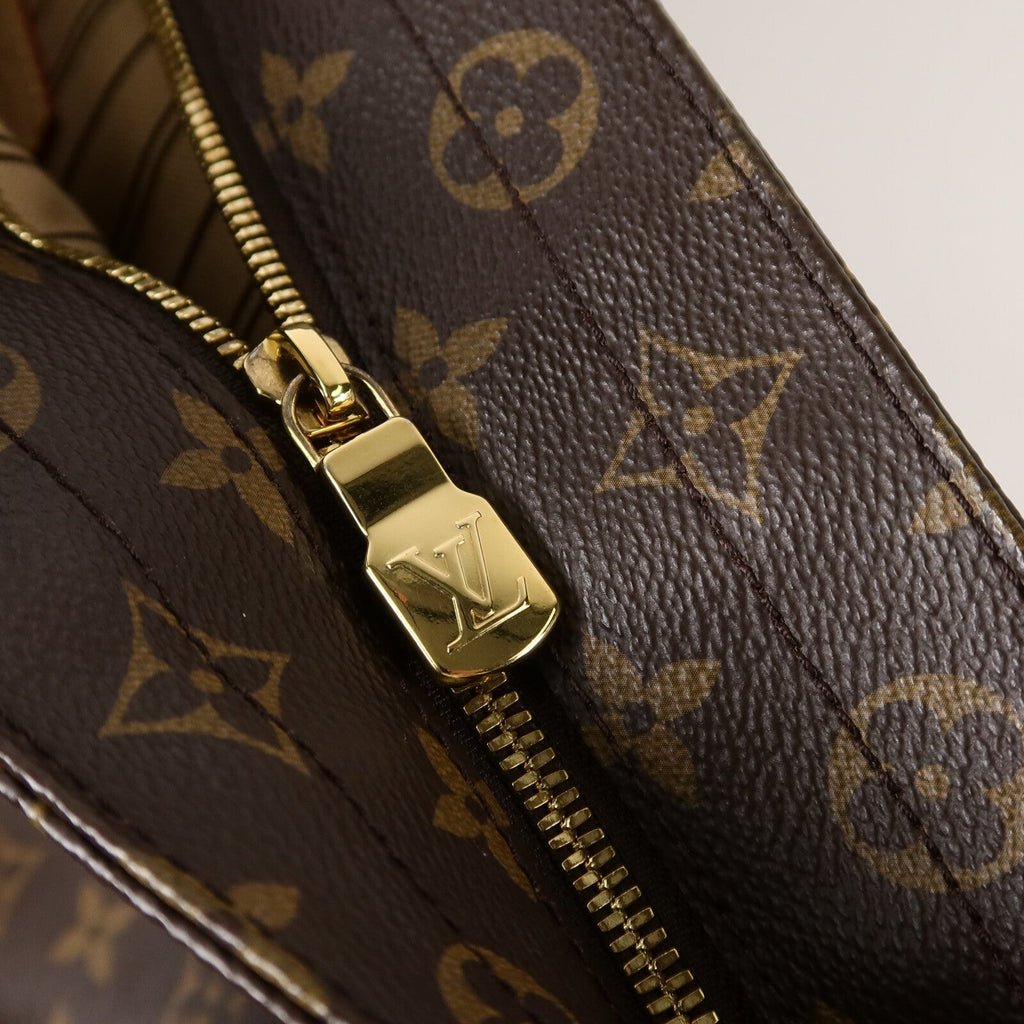 Louis Vuitton Mezzo · Monogram