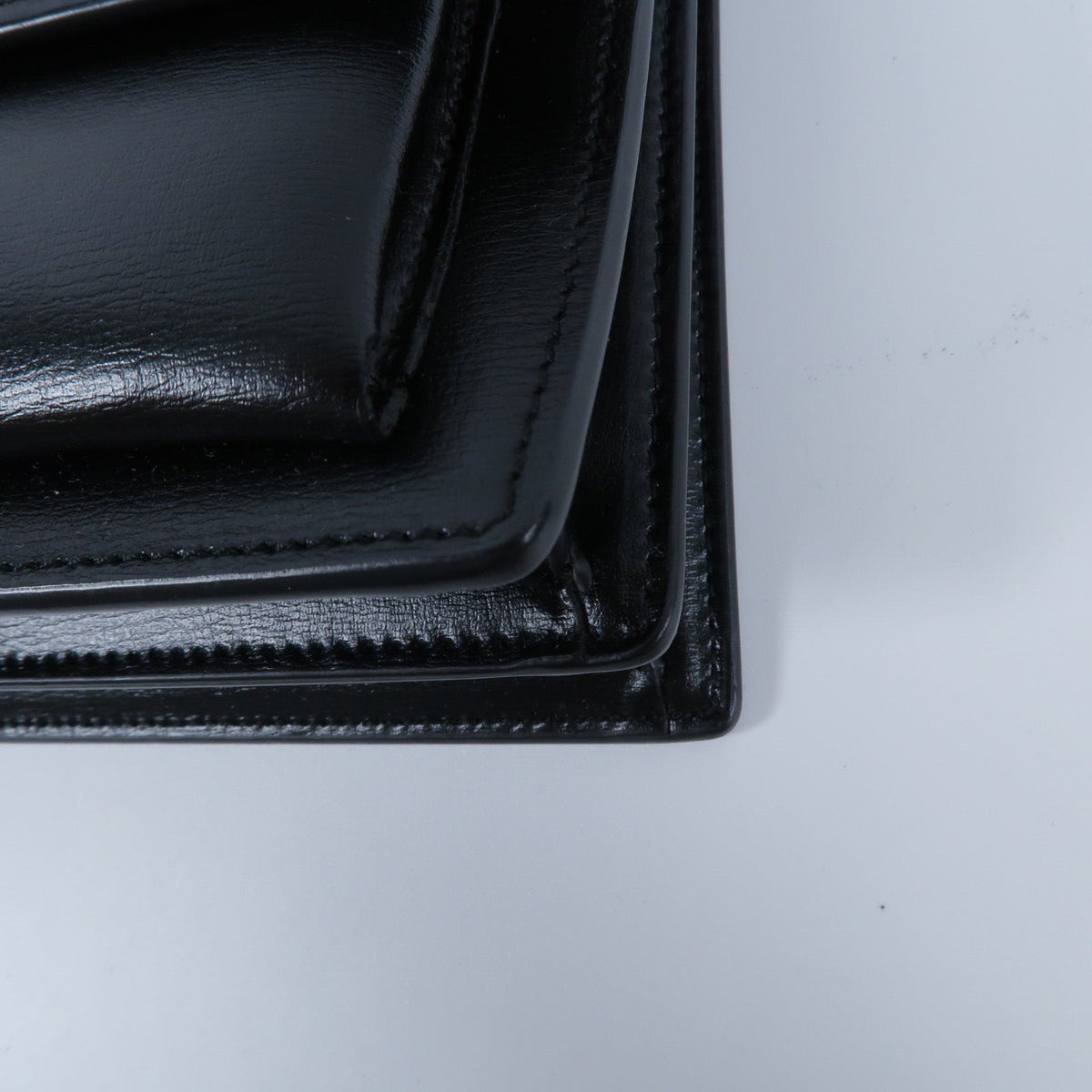 Saint Laurent Sunset Medium · Calfskin