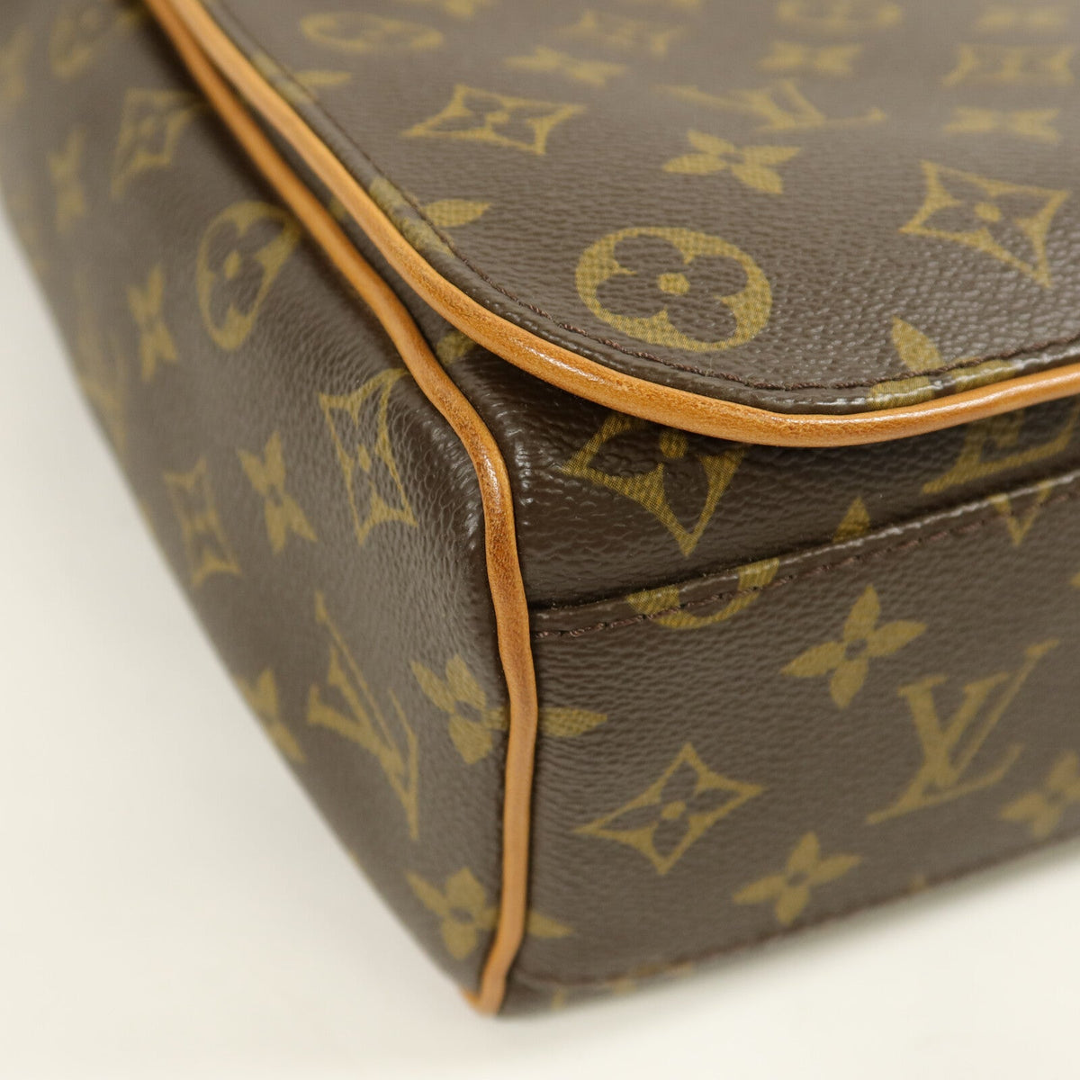 Louis Vuitton Abbesses · Monogram