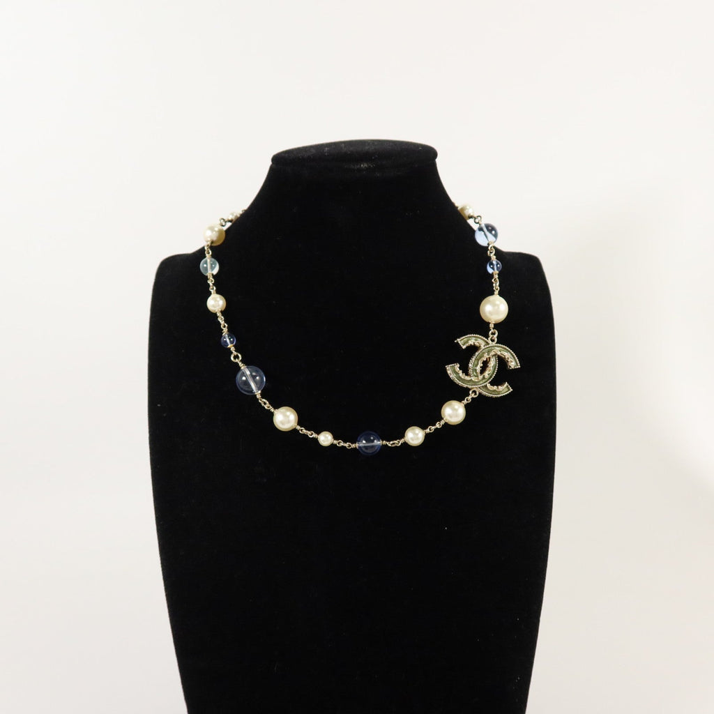 CHANEL CC Necklace · Enamel