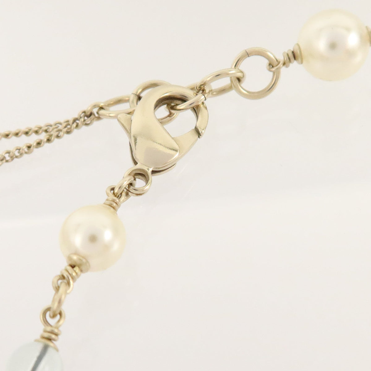 CHANEL CC Necklace · Enamel