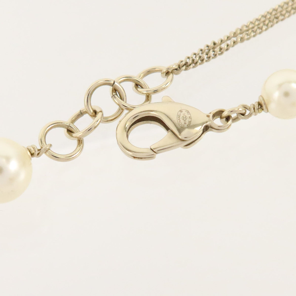 CHANEL CC Necklace · Enamel