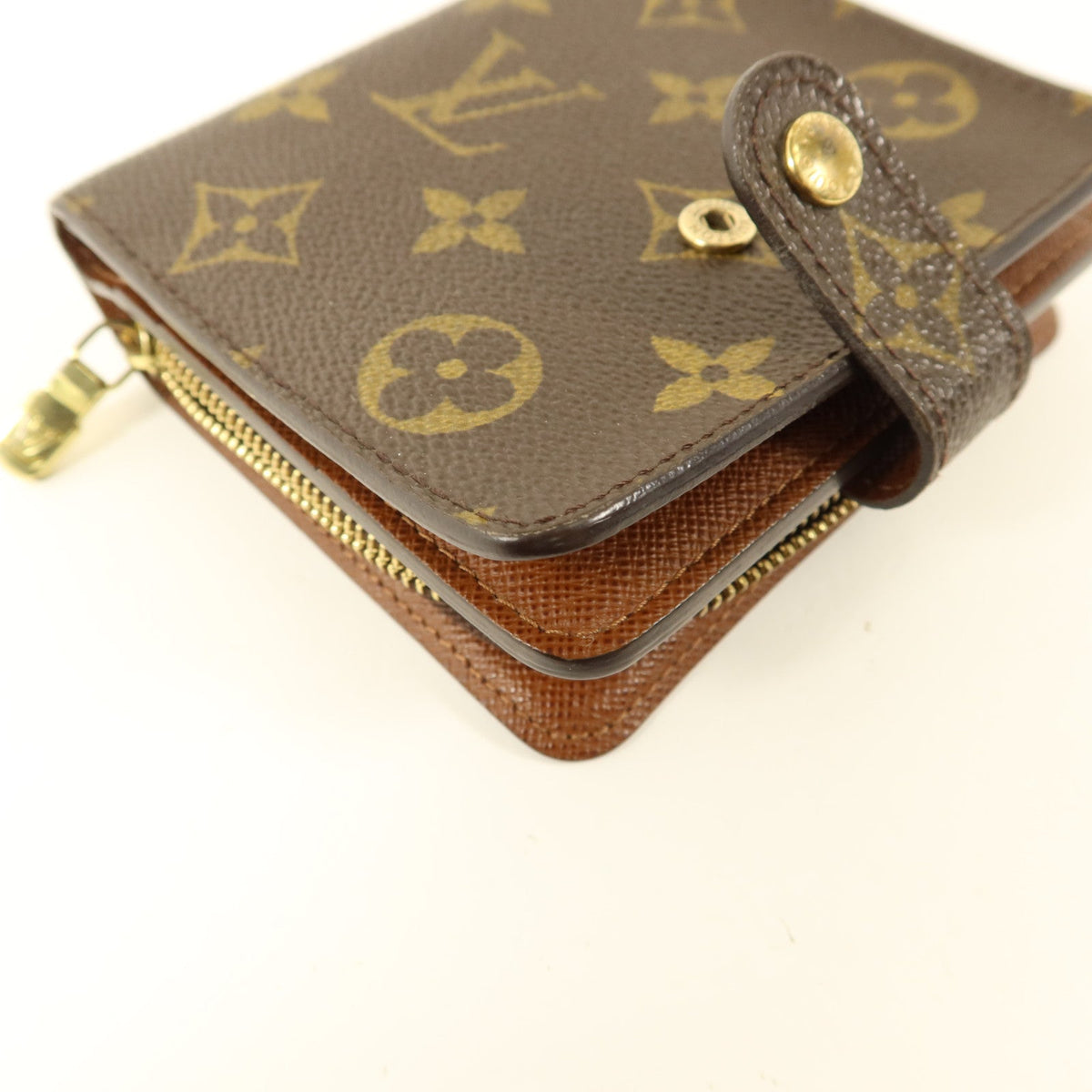 Louis Vuitton Compact Zipper · Monogram