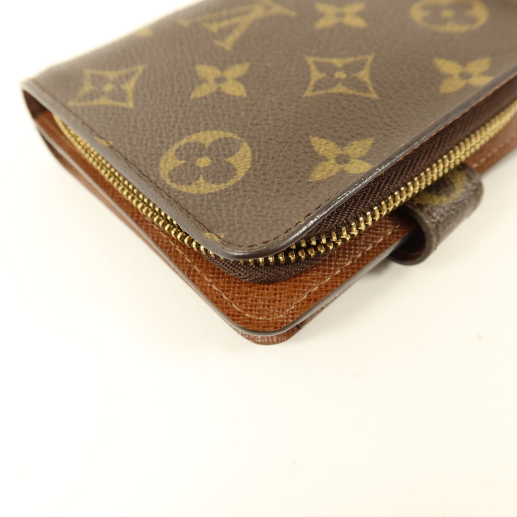 Louis Vuitton Compact Zipper · Monogram