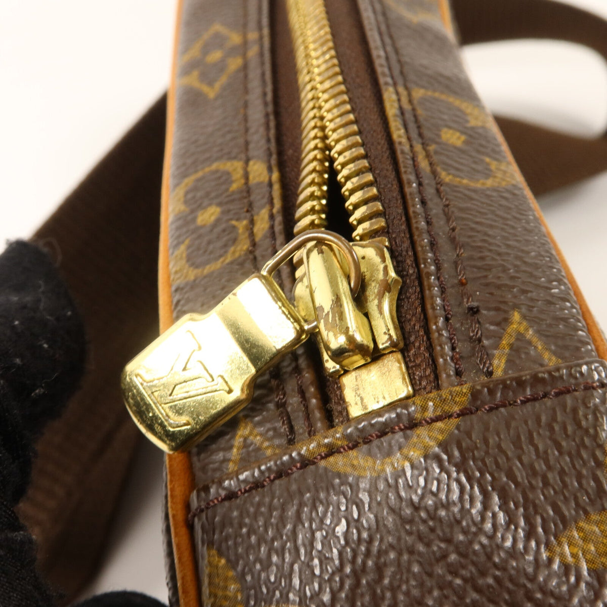 Louis Vuitton Pochette Gange · Monogram