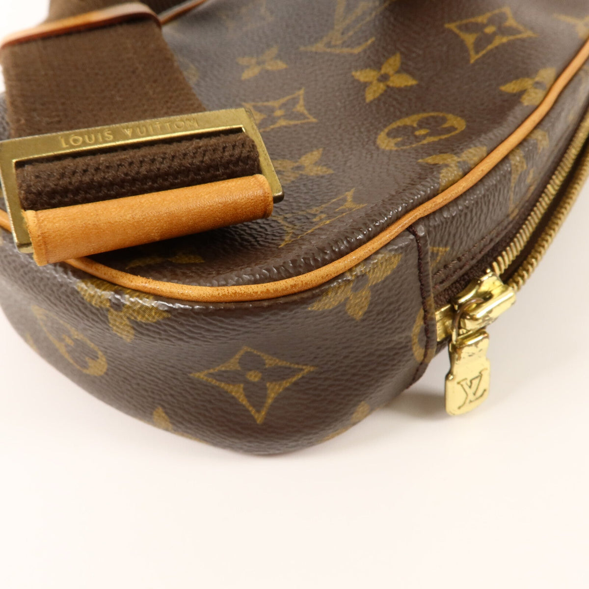 Louis Vuitton Pochette Gange · Monogram