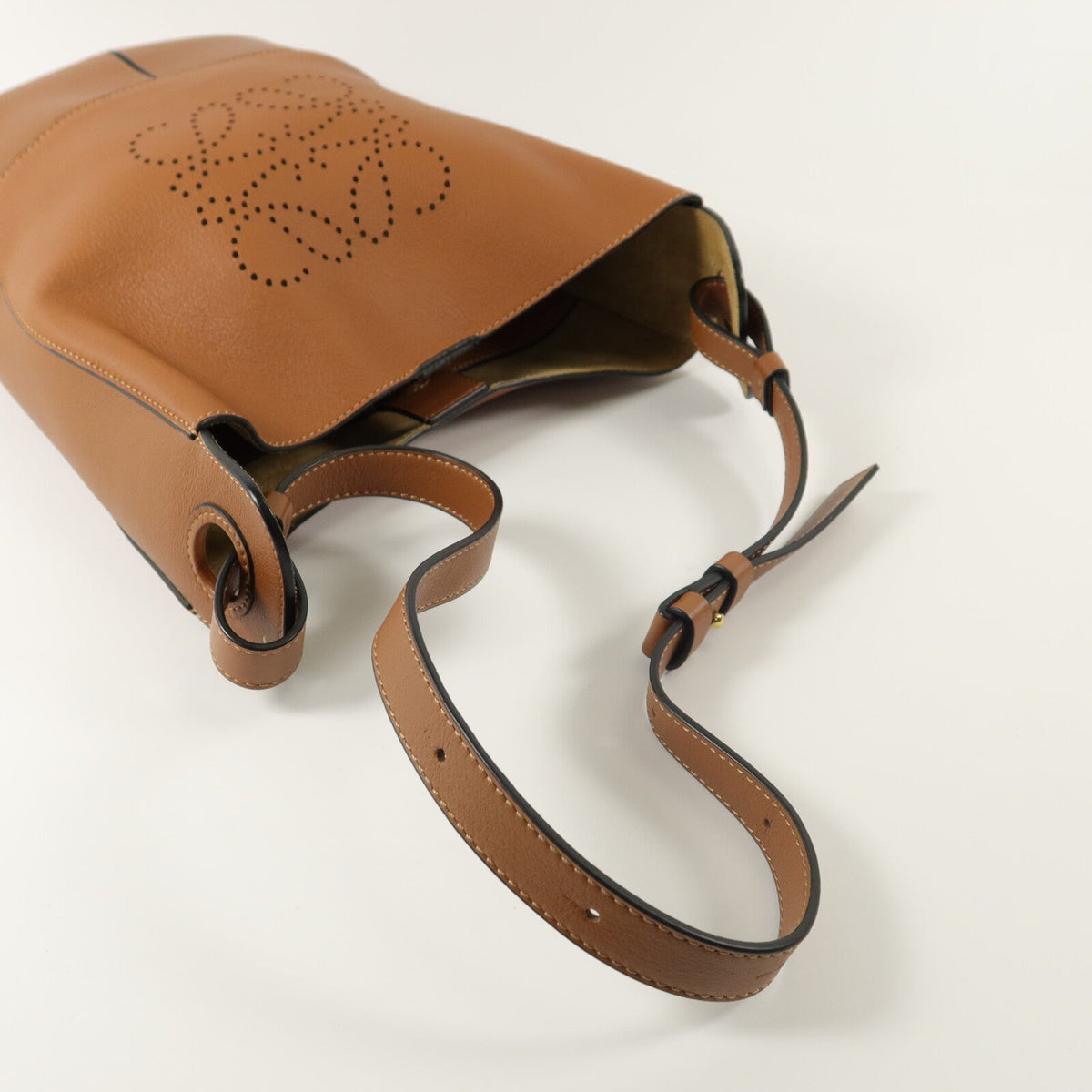Loewe Hobo Anagram Small · Calfskin