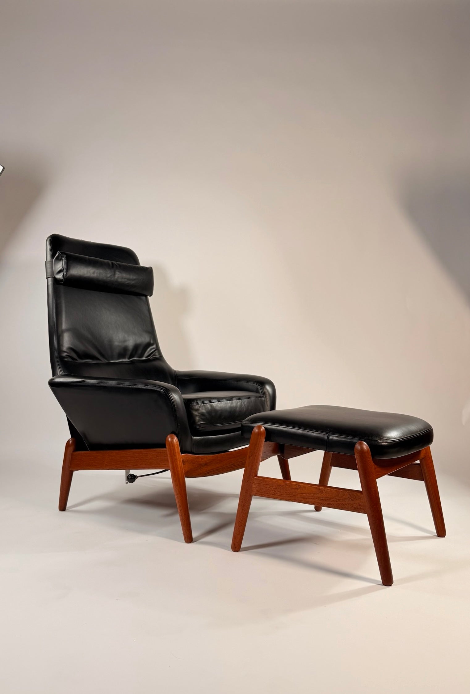 Rare Arnold Madsen & Schubell - MS30 High back Recliner
