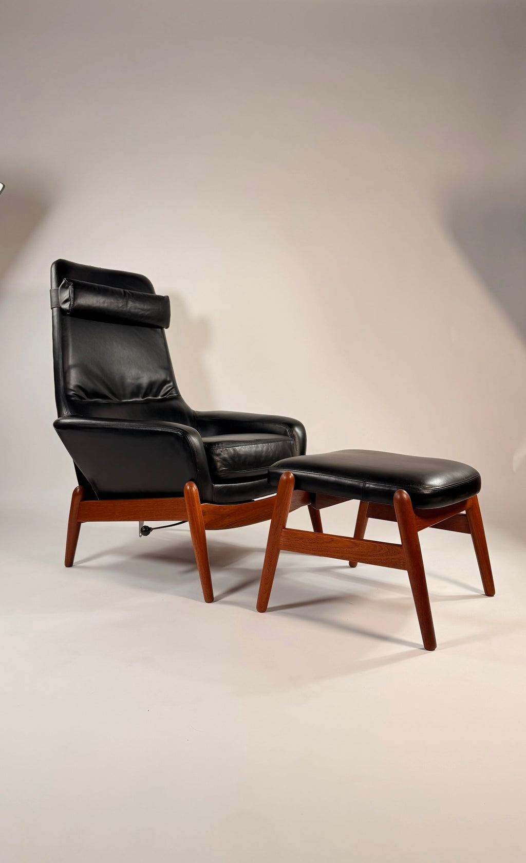 Rare Arnold Madsen & Schubell - MS30 High back Recliner
