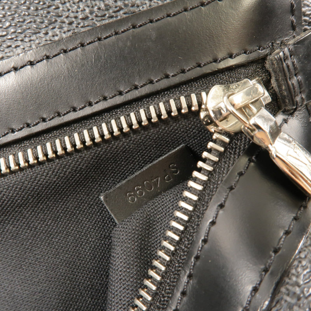 Louis Vuitton Daniel MM · Damier Graphite