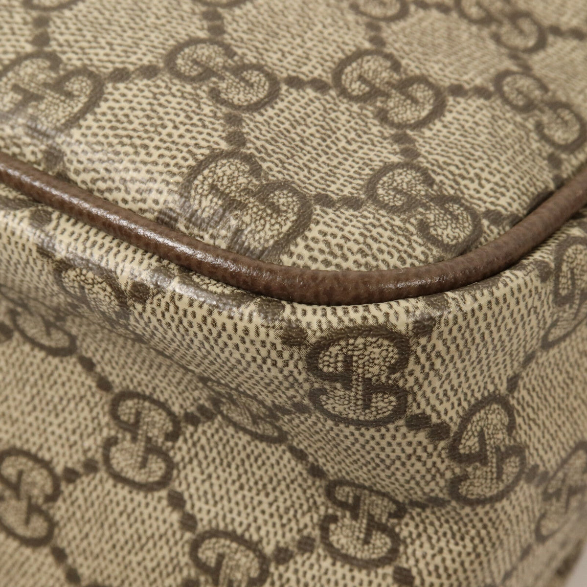 Gucci GG Supreme Messenger · Coated Canvas
