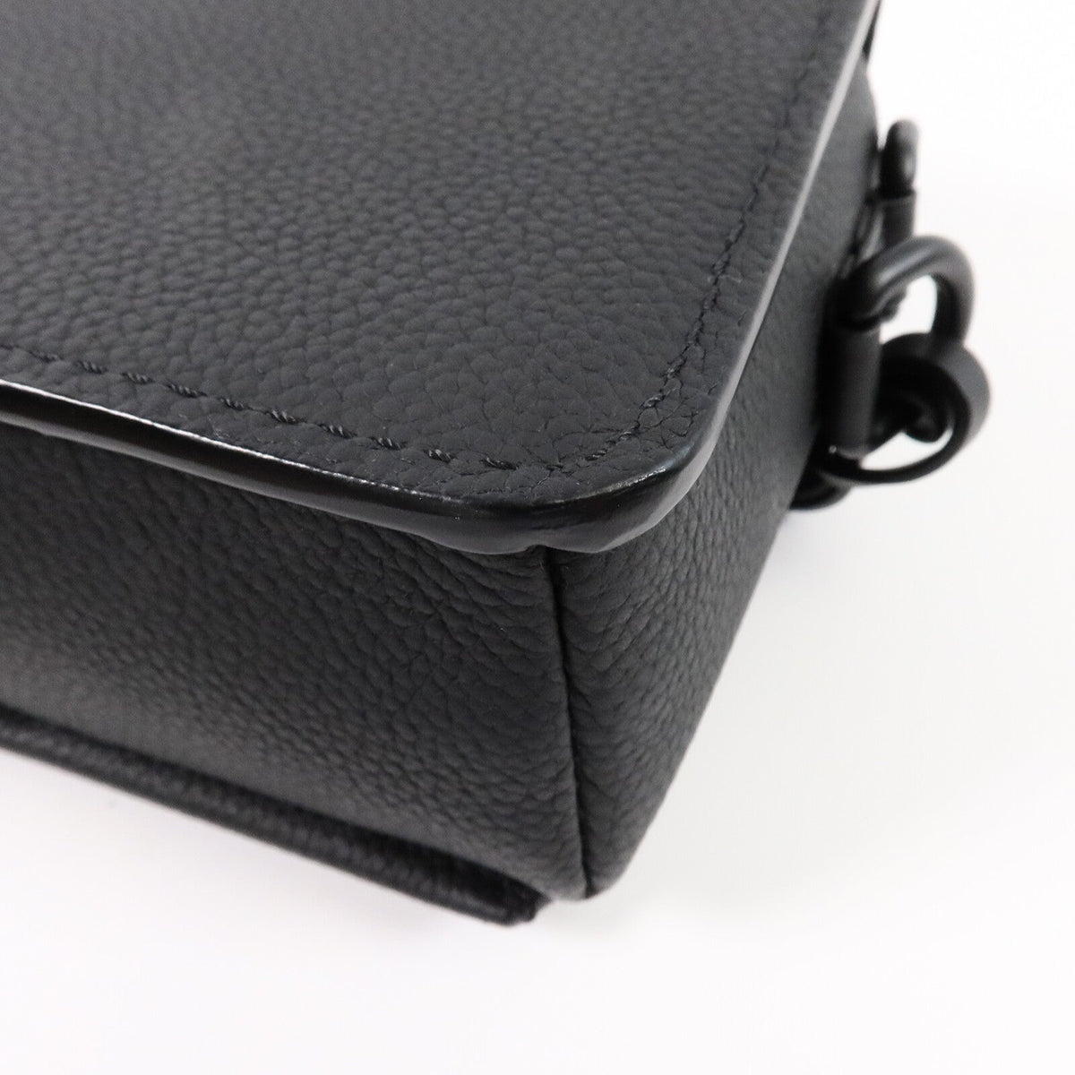 Louis Vuitton Fastline · Calfskin