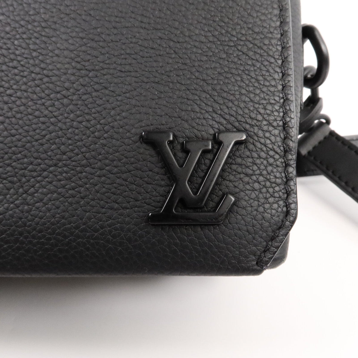 Louis Vuitton Fastline · Calfskin