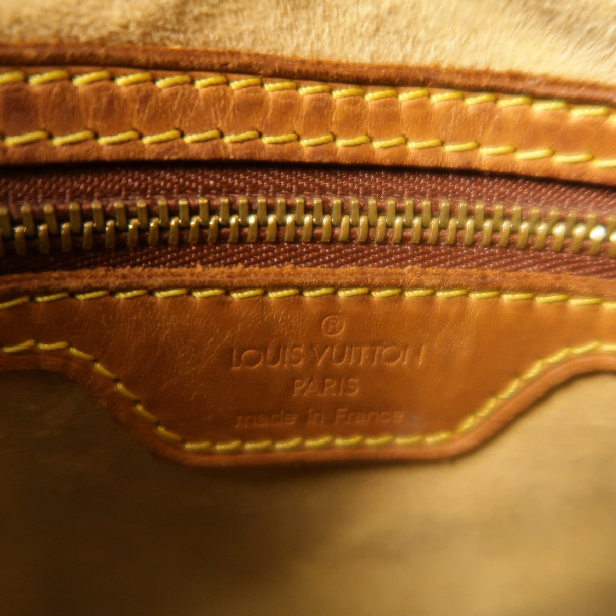 Louis Vuitton Looping GM · Monogram