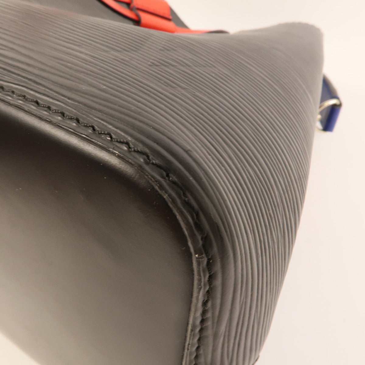 Louis Vuitton NéoNoé BB · Épi Leather