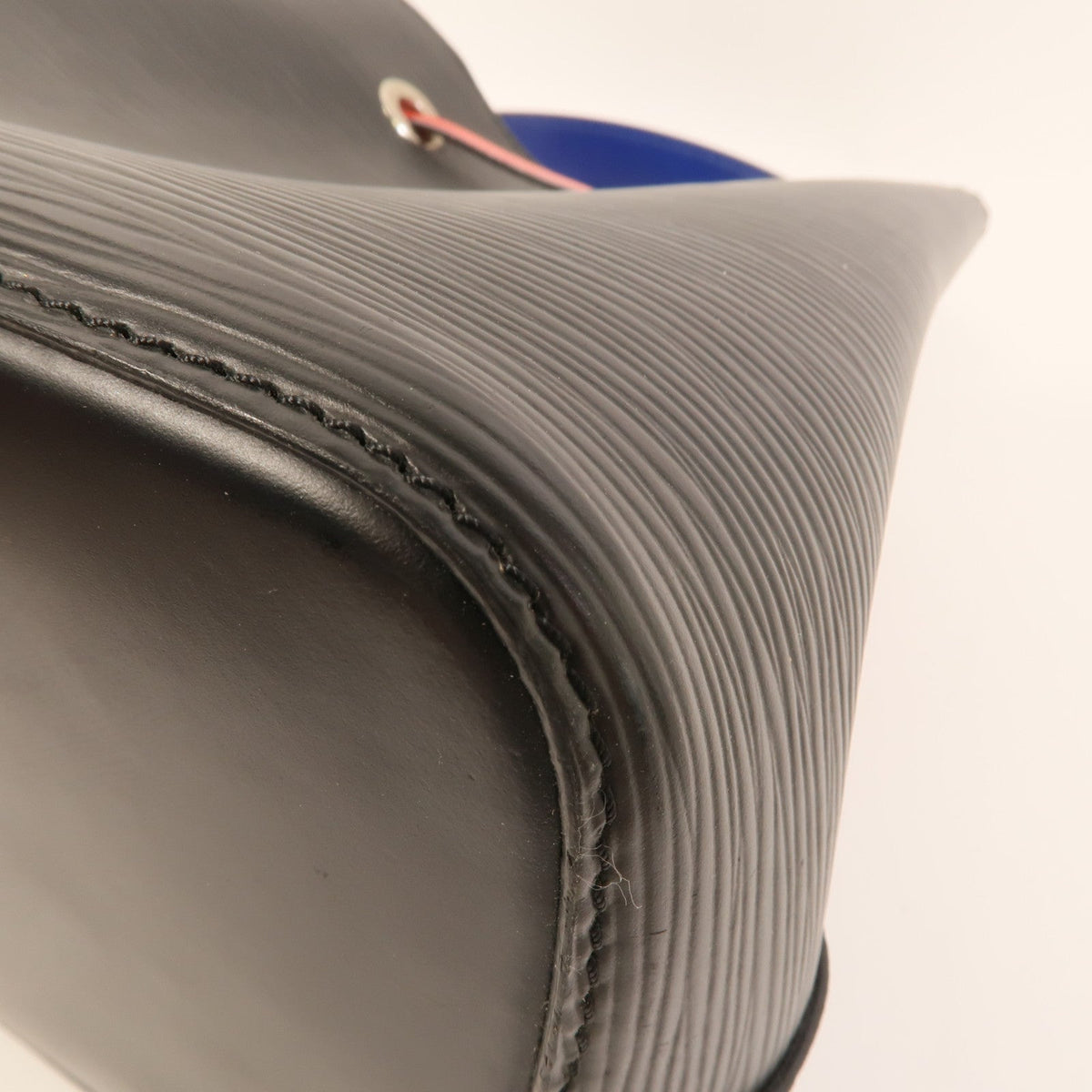 Louis Vuitton NéoNoé BB · Épi Leather