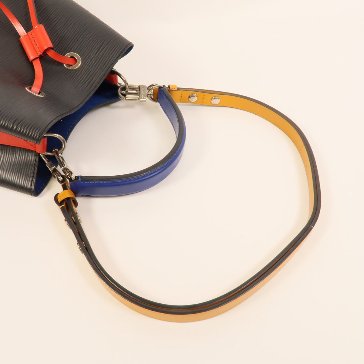 Louis Vuitton NéoNoé BB · Épi Leather