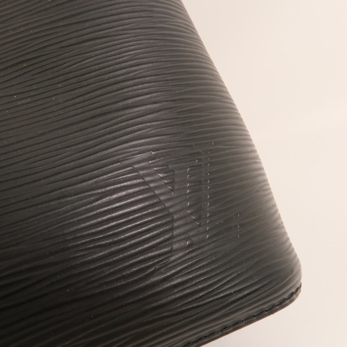 Louis Vuitton NéoNoé BB · Épi Leather