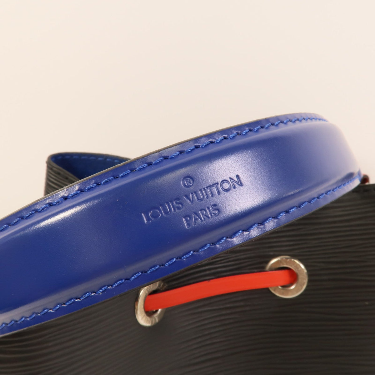 Louis Vuitton NéoNoé BB · Épi Leather