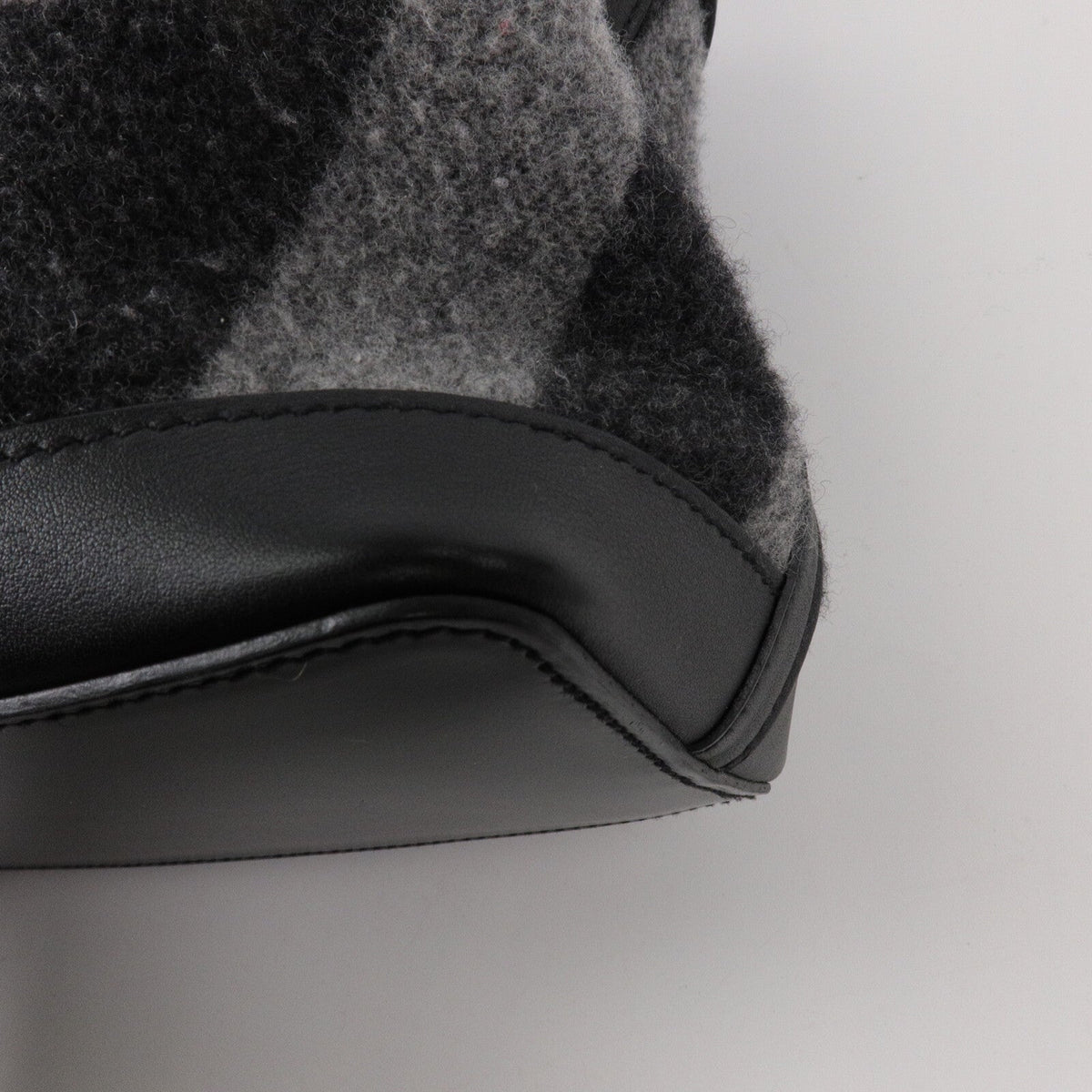 Hermès Col Roule 25 · Wool & Hunter