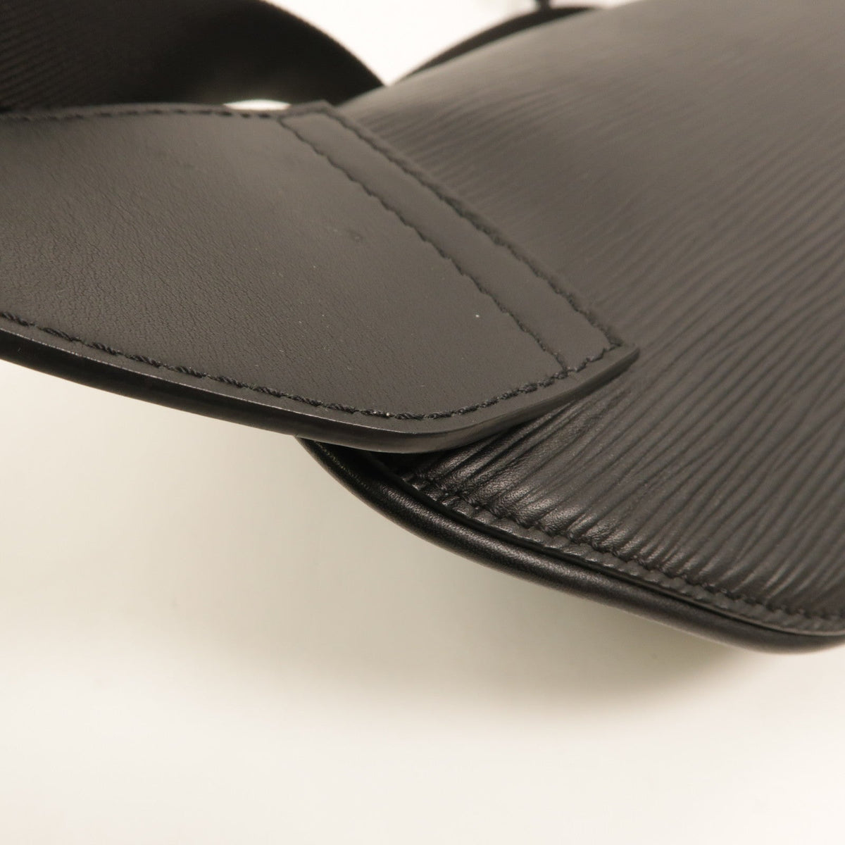 Louis Vuitton Circle Bumbag · Epi Leather