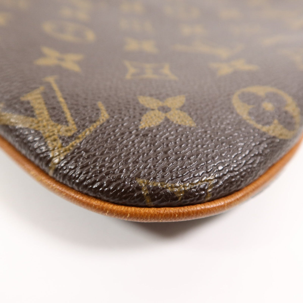 Louis Vuitton Pochette Bosphore · Monogram